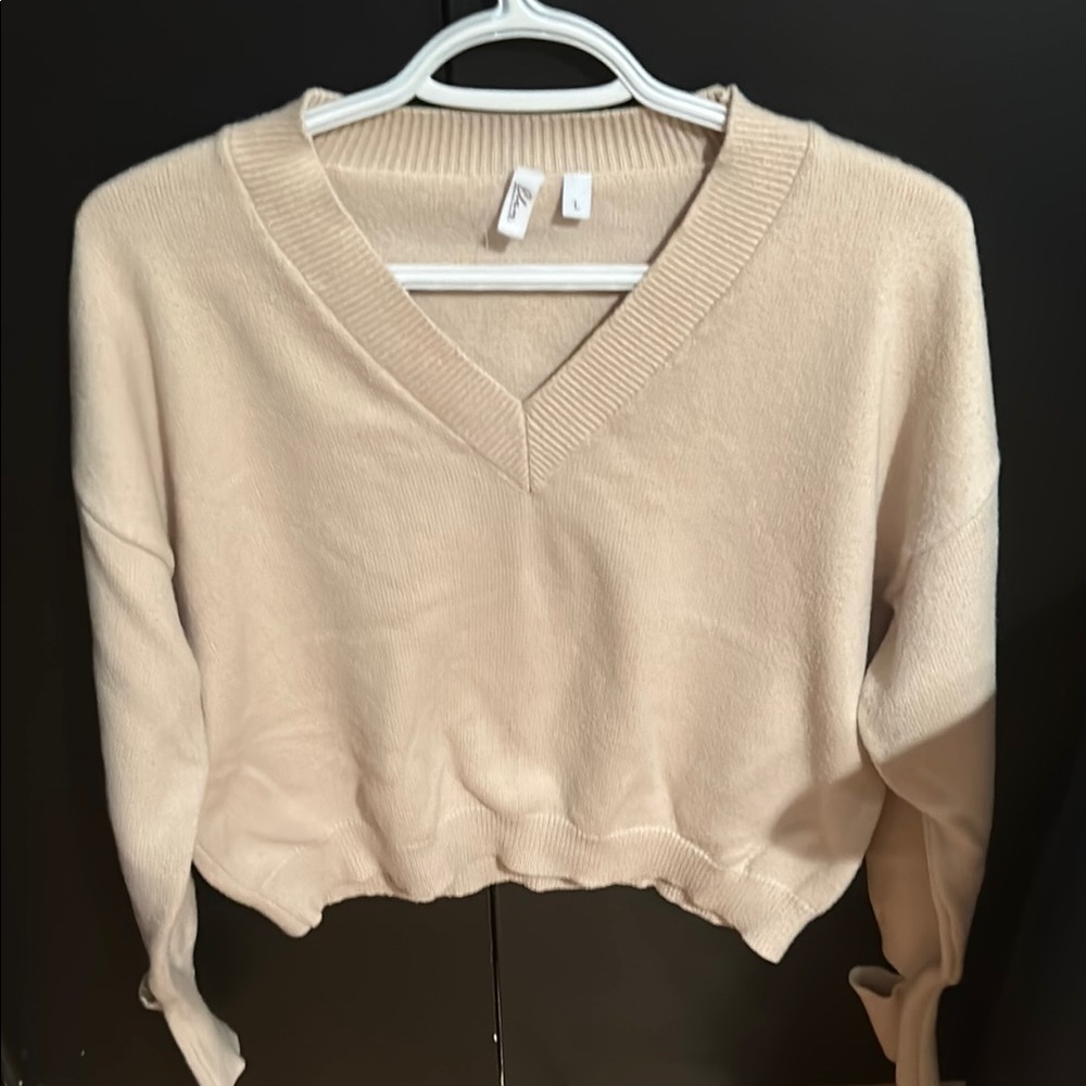 Elan V-Neck Cream Sweater Cropped Size Large.